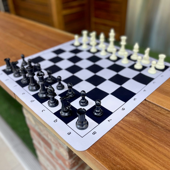 LPG  Club Chess Set  Black and White